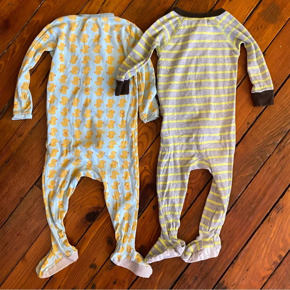 🧩 2/$25 Carters Bundle of Zip Up Pajamas Size 12 Months